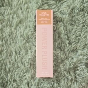 Kylie Cosmetics Power Plush Foundation - 4.5W Light Medium With Warm Undertones